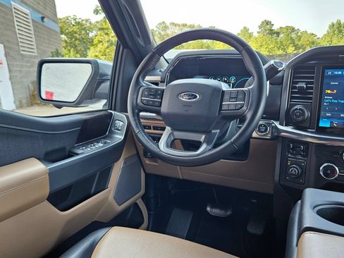 Used 2022 Ford F150 Lariat AWD/4WD image 9