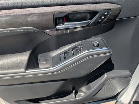 Used 2023 Toyota Highlander Limited w/ Protection Package #3 (TMS) image 16