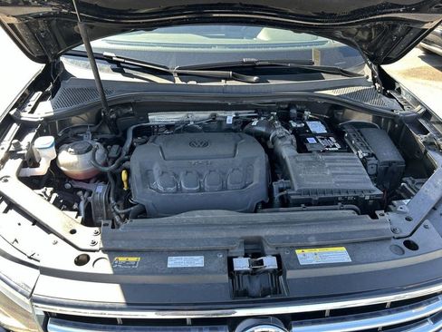 Certified 2023 Volkswagen Tiguan SE w/ Panoramic Sunroof Package AWD/4WD image 28