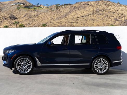 Used 2022 BMW X7 xDrive40i w/ Premium Package AWD/4WD image 3