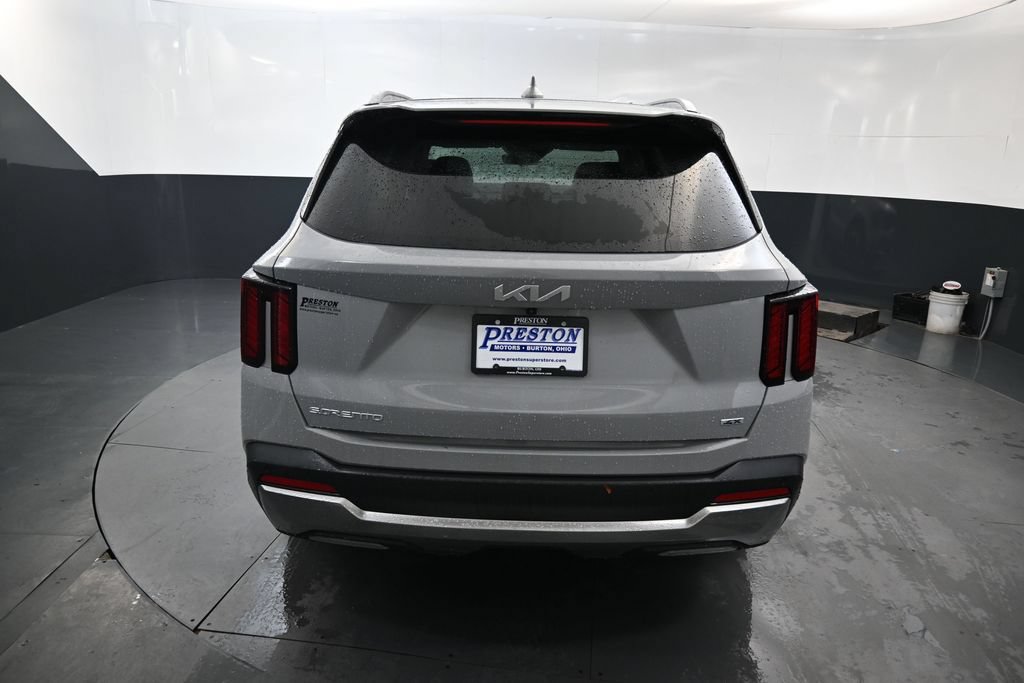 Certified 2024 Kia Sorento S w/ Panoramic Sunroof Package AWD/4WD image 8