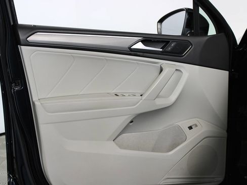 Used 2022 Volkswagen Tiguan SE R-Line image 6