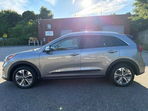 Certified 2022 Kia Niro EX Premium w/ Cold Weather Package FWD image 3