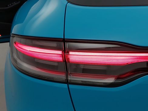 Used 2022 Porsche Macan w/ Premium Package Plus image 37