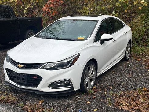 Used 2017 Chevrolet Cruze Premier image 2
