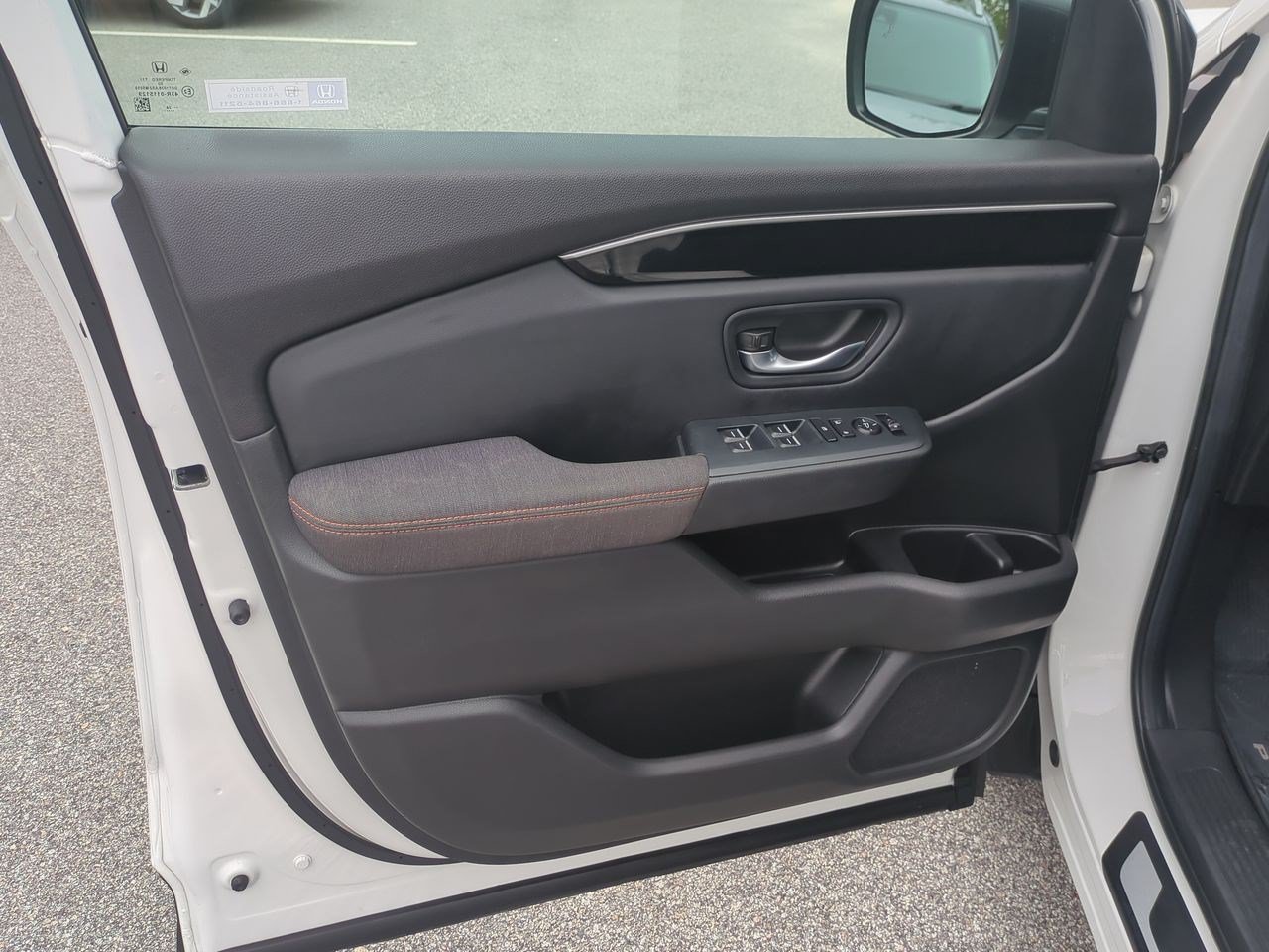 Used 2025 Honda Pilot Sport image 13