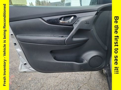 Used 2017 Nissan Rogue SL w/ SL Premium Package AWD/4WD image 10
