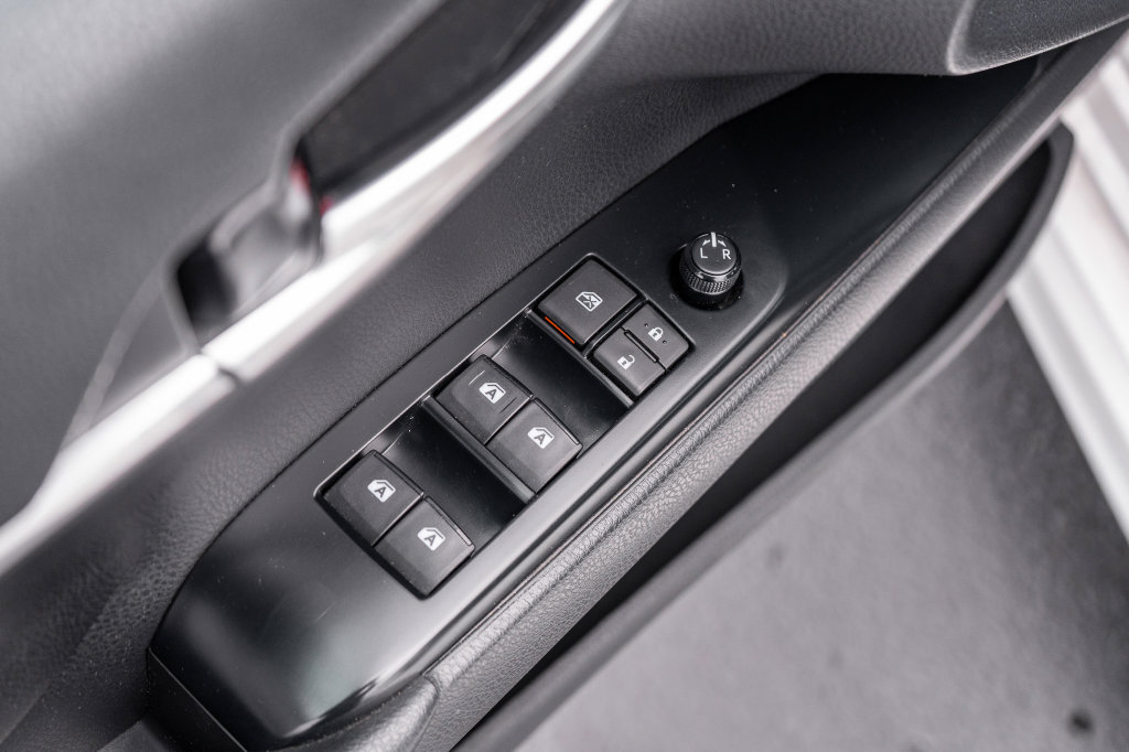 Used 2020 Toyota Camry SE FWD image 17