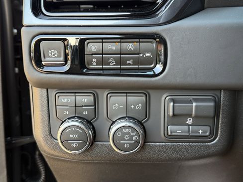 New 2026 GMC Yukon XL AT4 Ultimate w/ LPO, Floor Liner Package AWD/4WD image 19