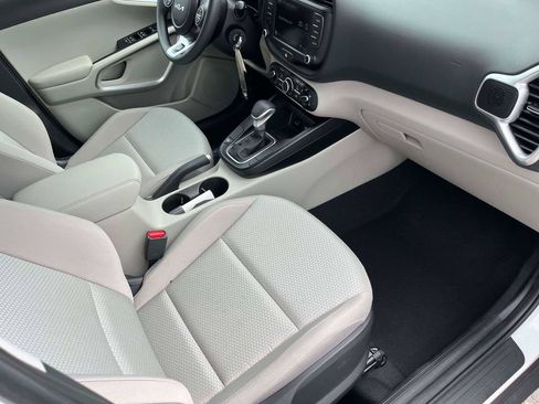 Certified 2025 Kia Soul LX w/ LX Technology Package FWD image 12