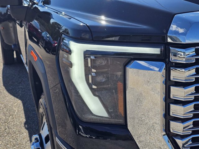 Used 2024 GMC Sierra 3500 Denali w/ Denali Reserve Package AWD/4WD image 4