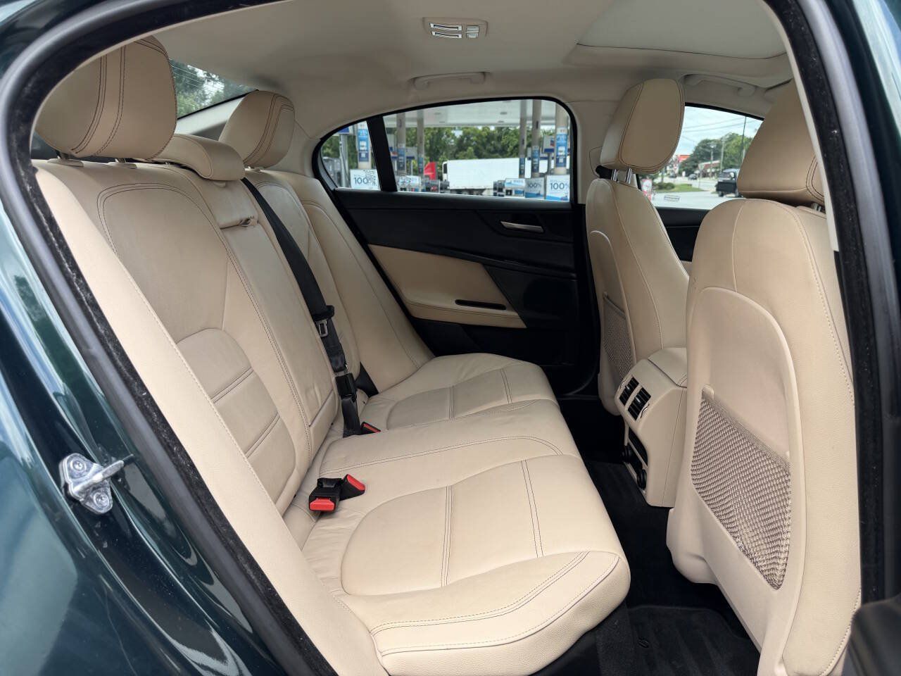 Used 2017 Jaguar XE Prestige RWD image 9