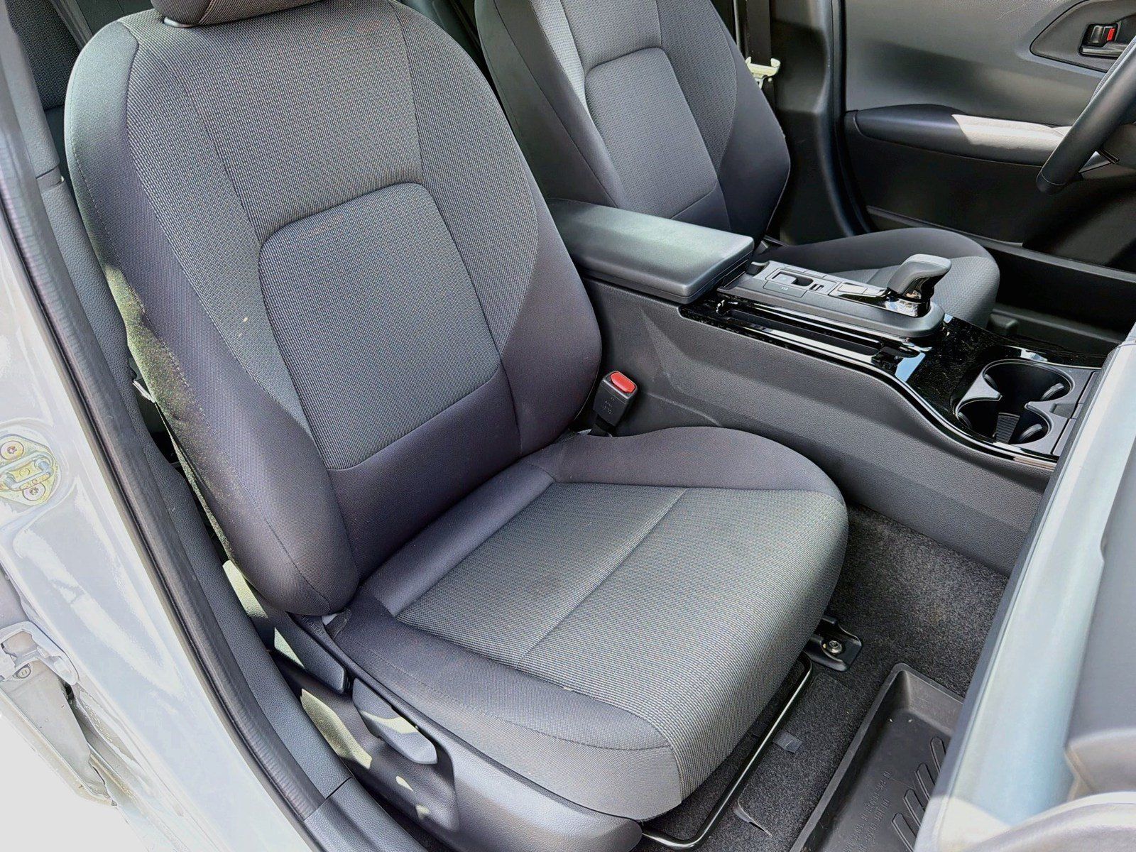 Used 2025 Toyota Prius LE FWD image 15