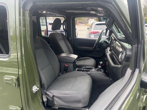 Used 2022 Jeep Wrangler Unlimited Sahara w/ Cold Weather Group image 16