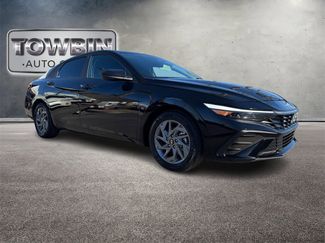 Used 2024 Hyundai Elantra Blue video 2