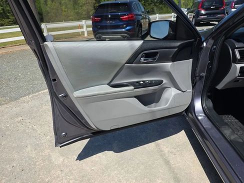 Used 2015 Honda Accord LX image 30