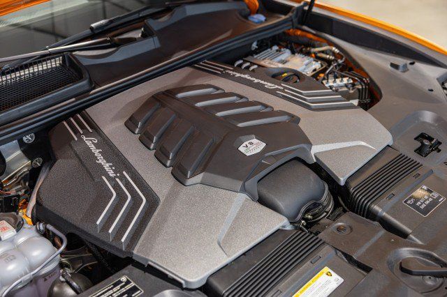 Used 2022 Lamborghini Urus AWD/4WD image 31