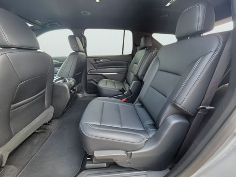 Used 2025 Chevrolet Traverse LT FWD image 18