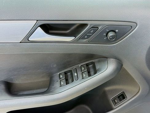 Used 2016 Volkswagen Jetta Sport FWD image 23