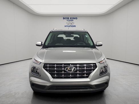 Certified 2025 Hyundai Venue SEL FWD image 8