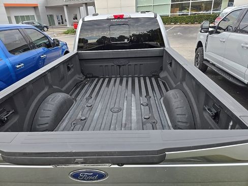 Used 2022 Ford F350 Lariat image 11