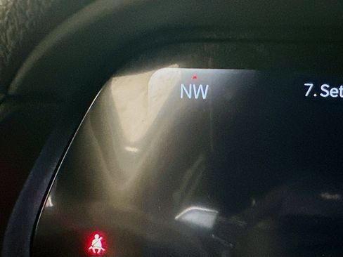 Used 2024 Jeep Grand Cherokee L Laredo image 22