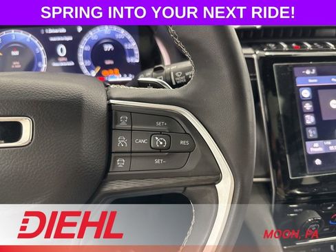 Used 2023 Jeep Grand Cherokee L Laredo image 28