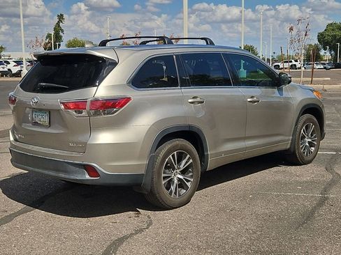 Used 2016 Toyota Highlander XLE AWD/4WD image 5