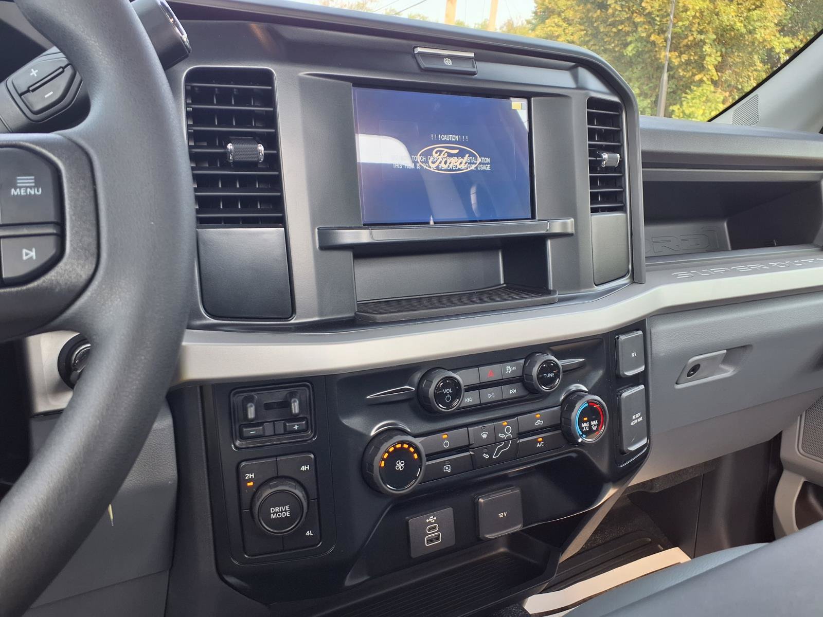 New 2026 Ford F550 4x4 Regular Cab Super Duty image 4