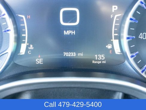 Used 2023 Chrysler Pacifica Touring-L FWD image 11