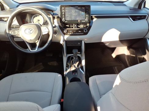 Used 2022 Toyota Corolla Cross LE image 12