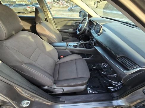Used 2024 Nissan Rogue S image 15