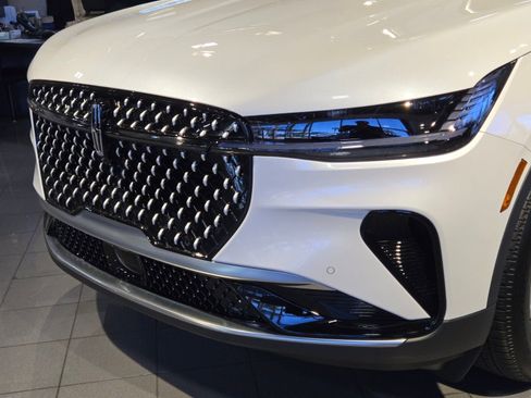 New 2026 Lincoln Nautilus Premier AWD/4WD image 10