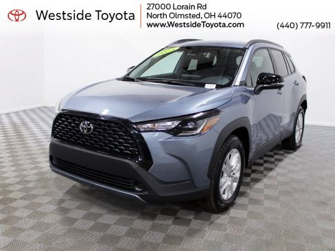 Certified 2025 Toyota Corolla Cross LE image 1