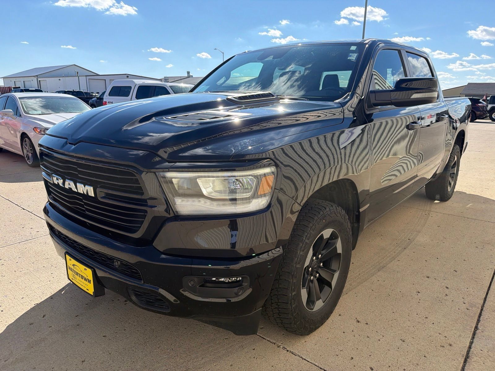 Used 2023 RAM 1500 Laramie AWD/4WD image 4