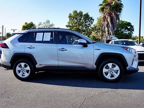 Used 2021 Toyota RAV4 XLE AWD/4WD image 7
