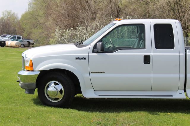 Used 2001 Ford F350 Lariat RWD image 3