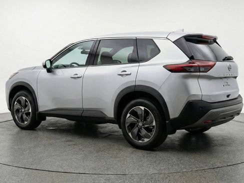 Used 2025 Nissan Rogue SV image 6