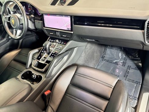 Used 2021 Porsche Cayenne image 28