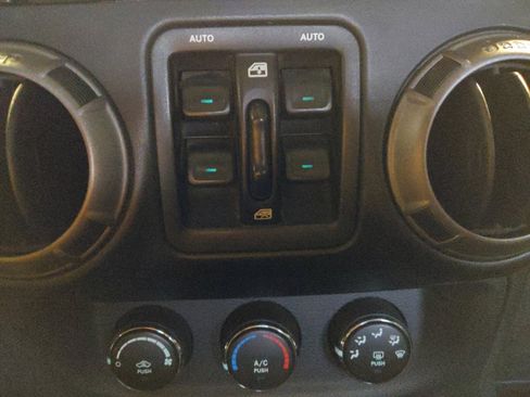 Used 2018 Jeep Wrangler Unlimited Sport S AWD/4WD image 27