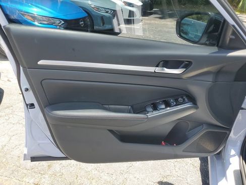 Certified 2025 Nissan Altima 2.5 SR w/ SR Premium Package FWD image 13