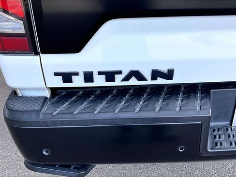 Used 2021 Nissan Titan PRO-4X w/ Pro-4x Convenience Package AWD/4WD image 10