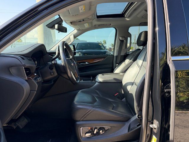 Used 2020 Cadillac Escalade Luxury AWD/4WD image 10