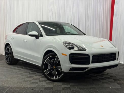 Used 2022 Porsche Cayenne Platinum Edition AWD/4WD image 2