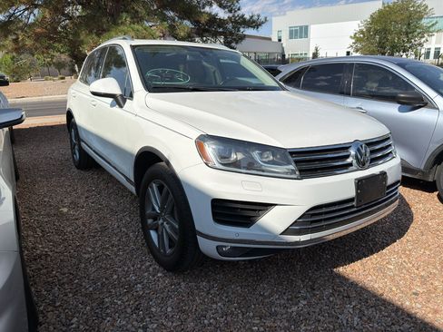 Used 2015 Volkswagen Touareg VR6 AWD/4WD image 2