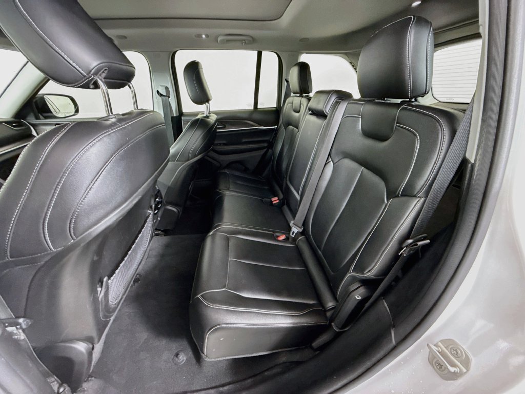 Used 2023 Jeep Grand Cherokee Limited RWD image 23
