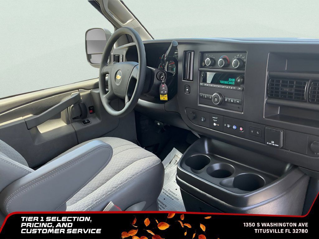 Used 2025 Chevrolet Express 3500 LT w/ LT Preferred Equipment Group RWD image 16