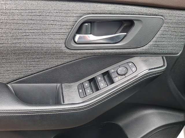 Used 2023 Nissan Rogue SV AWD/4WD image 13