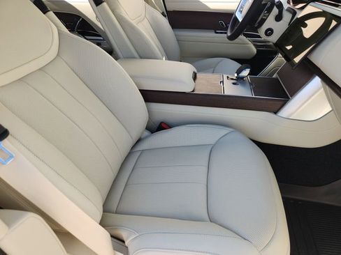 New 2026 Land Rover Range Rover Long Wheelbase SE AWD/4WD image 9