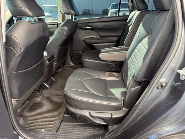 Used 2020 Toyota Highlander XLE AWD/4WD image 22